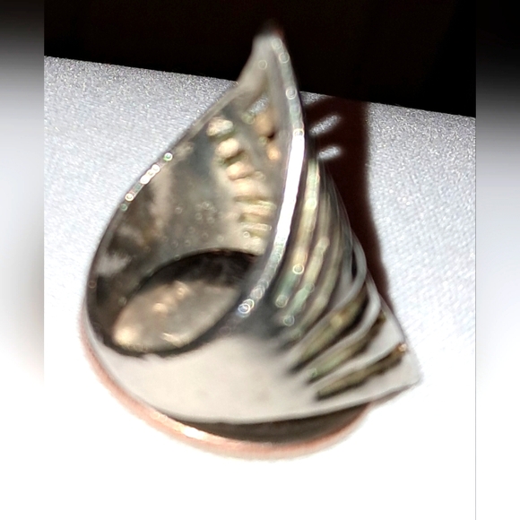 ROMAN STYLE FASHION RING - Picture 3 of 9